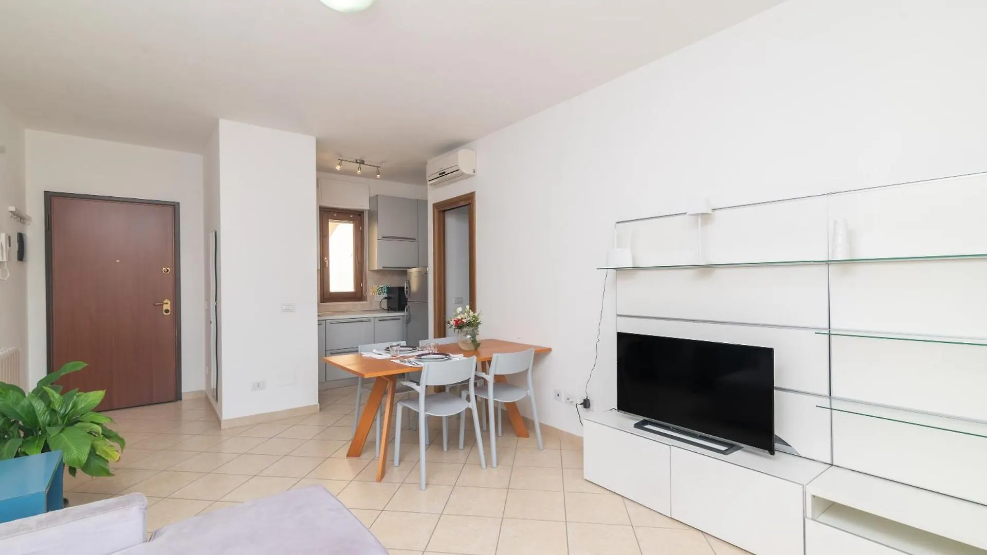 Topazio Home Olbia 0*,  Italy